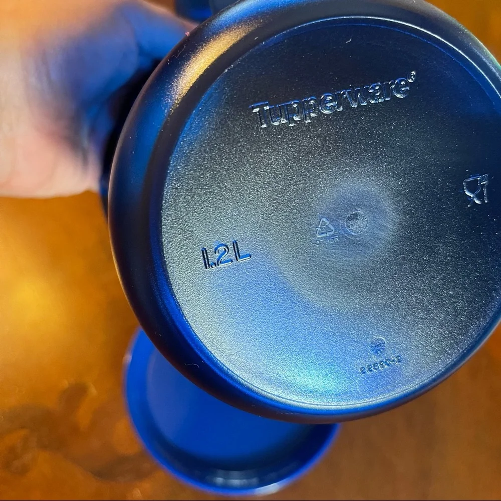 Tupperware Pitcher - Picture 5 of 6